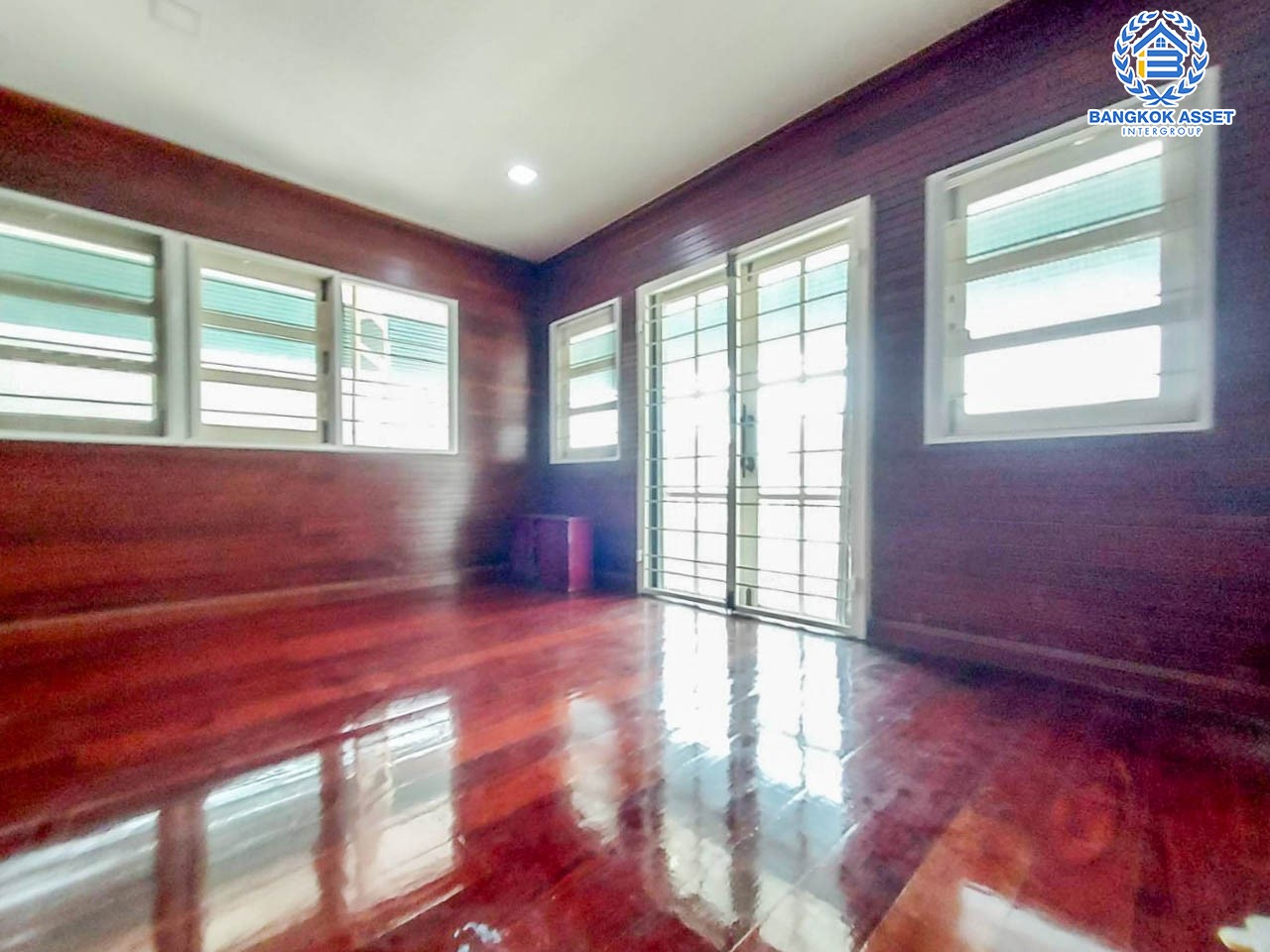 *****บ้านเดี่ยวมือสอง ม.ชวนชื่นพาร์ควิลล์ กาญจนาภิเษก หลังมุม บนเนื้อที่ 211 ตร.ว. ฟังก์ชันพร้อม 6 ห้องนอน 4 ห้องน้ำ 4 ที่จอดรถ บนทำเลศักยภาพติดถนน เชื่อมต่อถนนกาญจนาภิเษก, ถนนสิรินธร, ถนนบรมราชชนนี ใกล้เซ็นทรัลปิ่นเกล้า